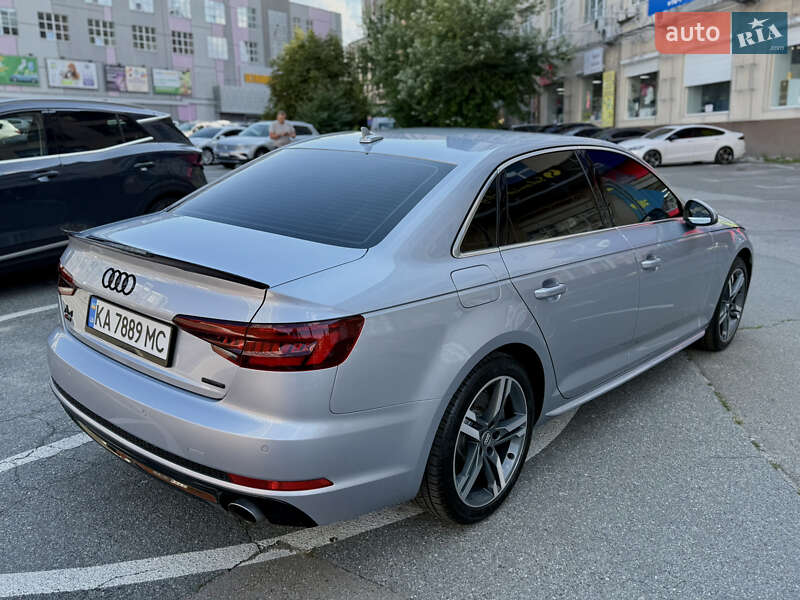 Седан Audi A4 2018 в Киеве