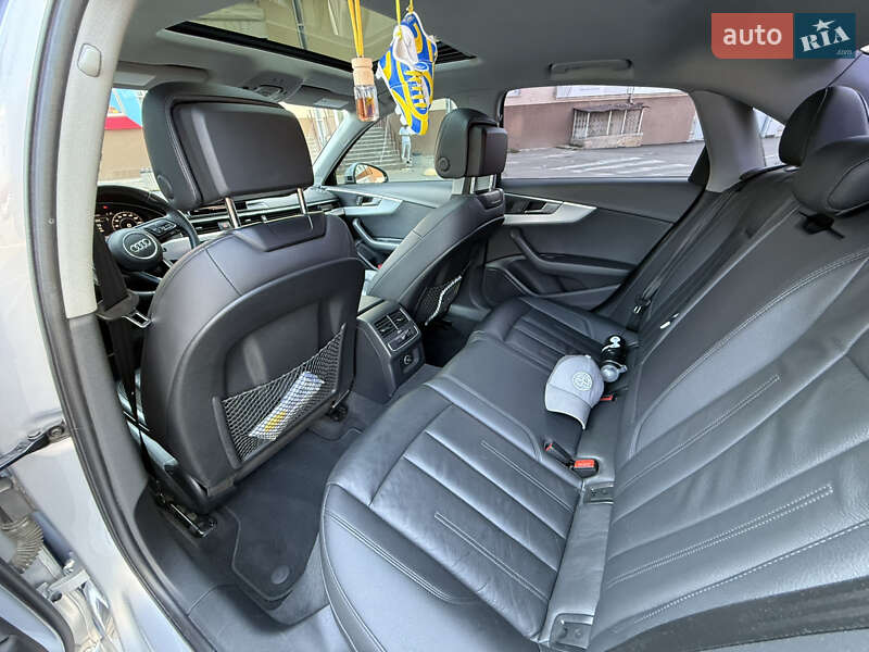 Седан Audi A4 2018 в Киеве
