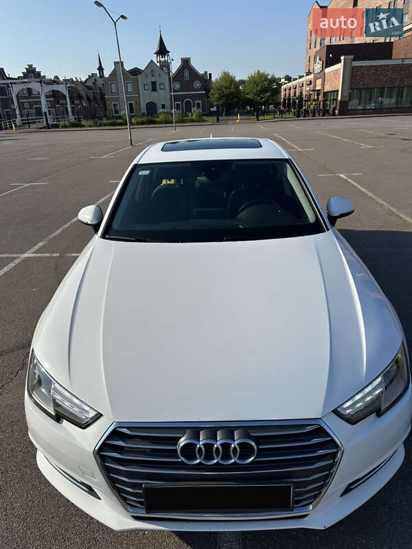 Седан Audi A4 2016 в Киеве