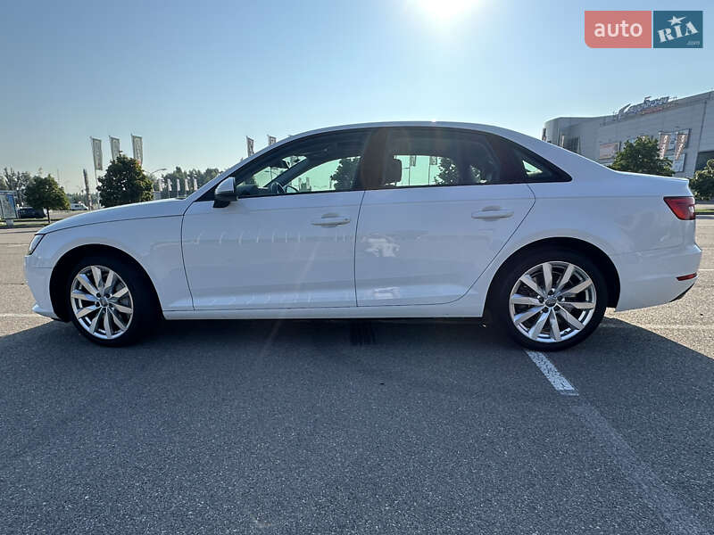 Седан Audi A4 2016 в Киеве