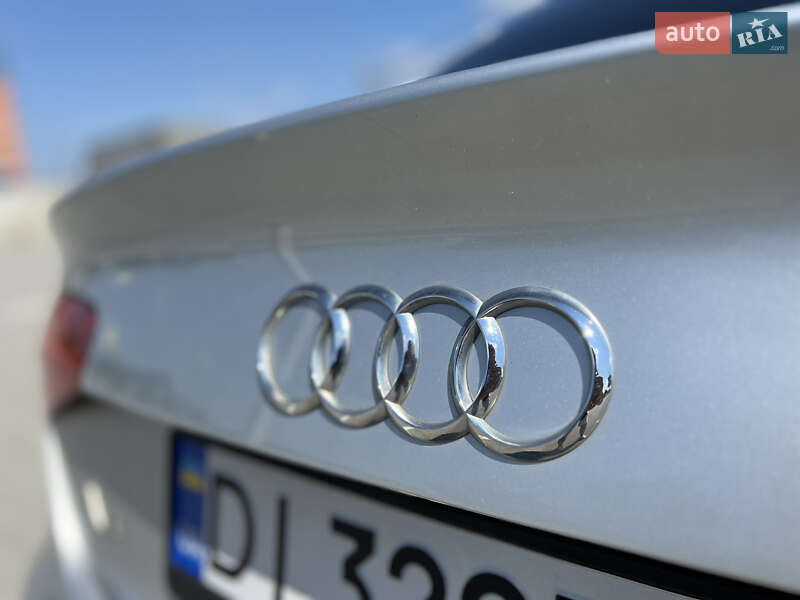 Седан Audi A4 2013 в Львові