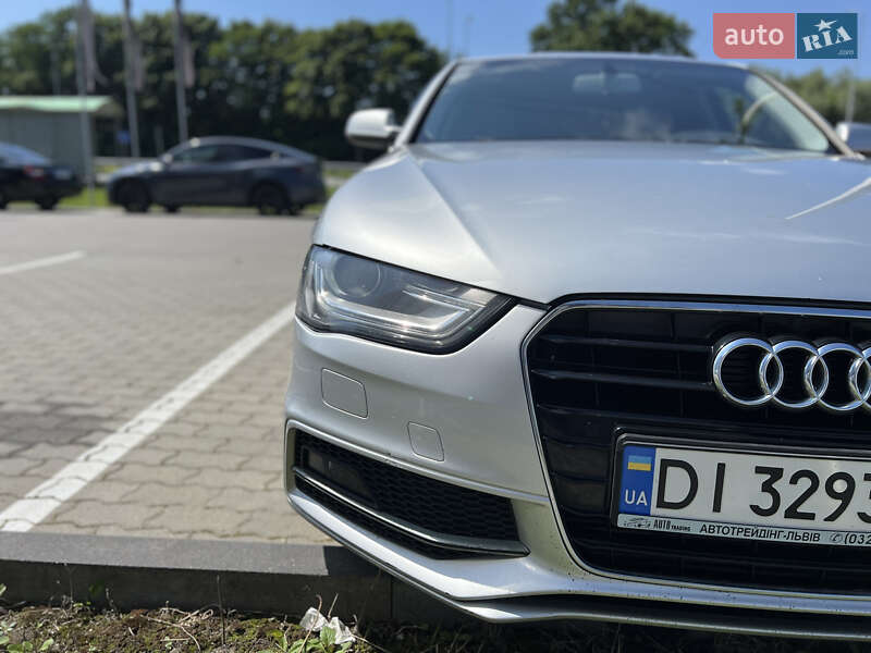 Седан Audi A4 2013 в Львові