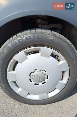 Седан Audi A4 2004 в 
