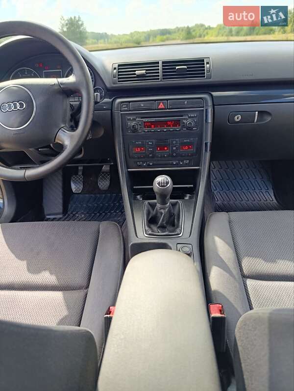 Седан Audi A4 2004 в Любешове