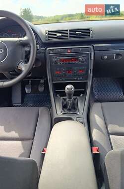 Седан Audi A4 2004 в 