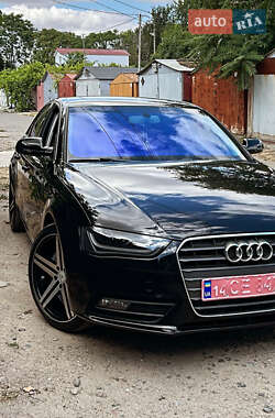 Седан Audi A4 2013 в 