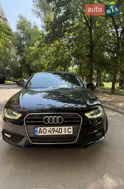 Седан Audi A4 2012 в Ужгороді