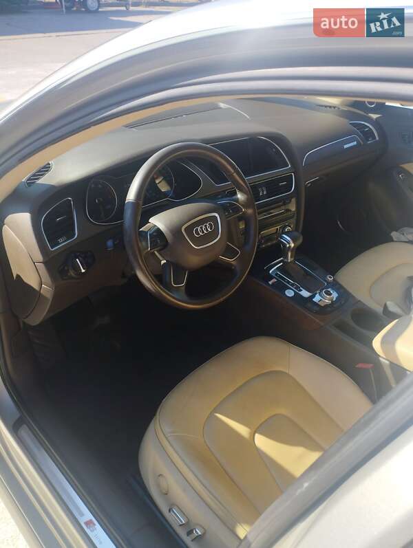 Седан Audi A4 2013 в Киеве
