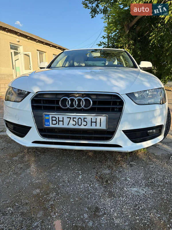 Седан Audi A4 2014 в Ширяево