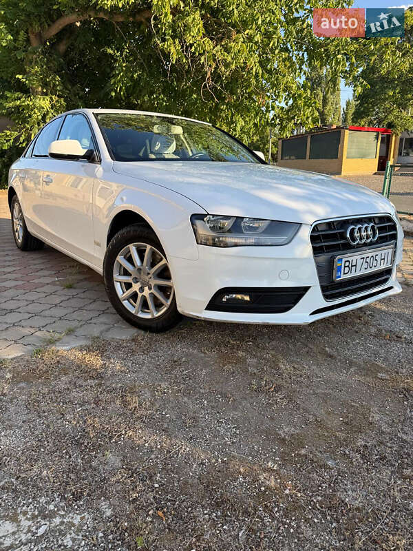 Седан Audi A4 2014 в Ширяево