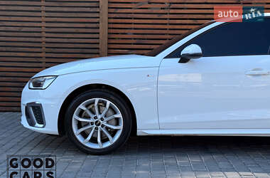 Седан Audi A4 2021 в 