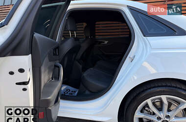 Седан Audi A4 2021 в 