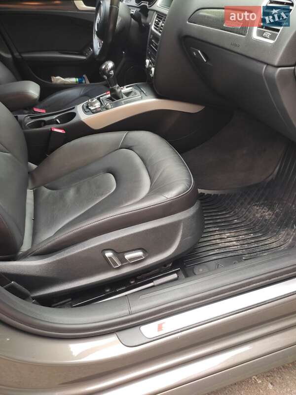 Седан Audi A4 2014 в Ровно
