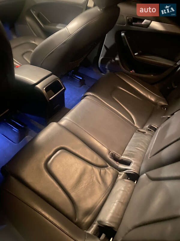 Седан Audi A4 2011 в Глыбокой