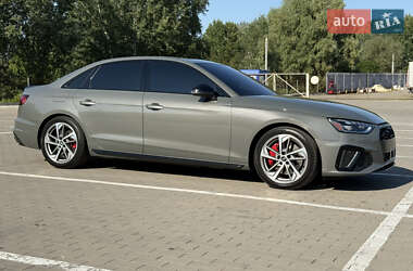 Седан Audi A4 2023 в 