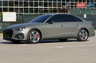 Седан Audi A4 2023 в 
