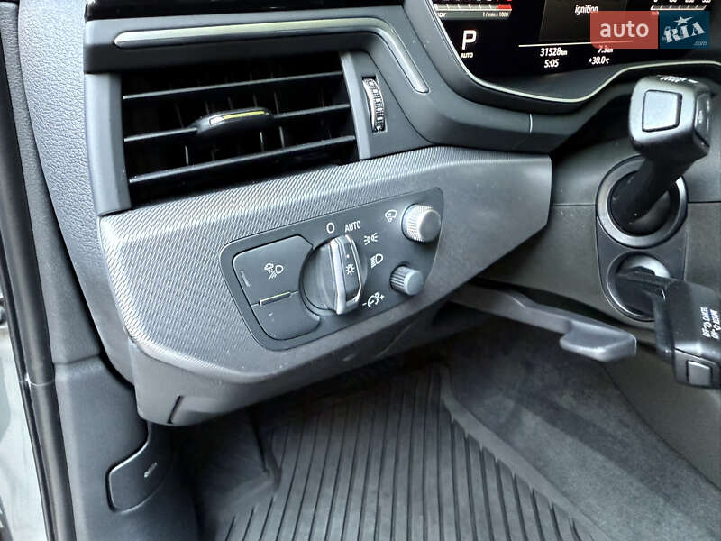 Седан Audi A4 2023 в Киеве