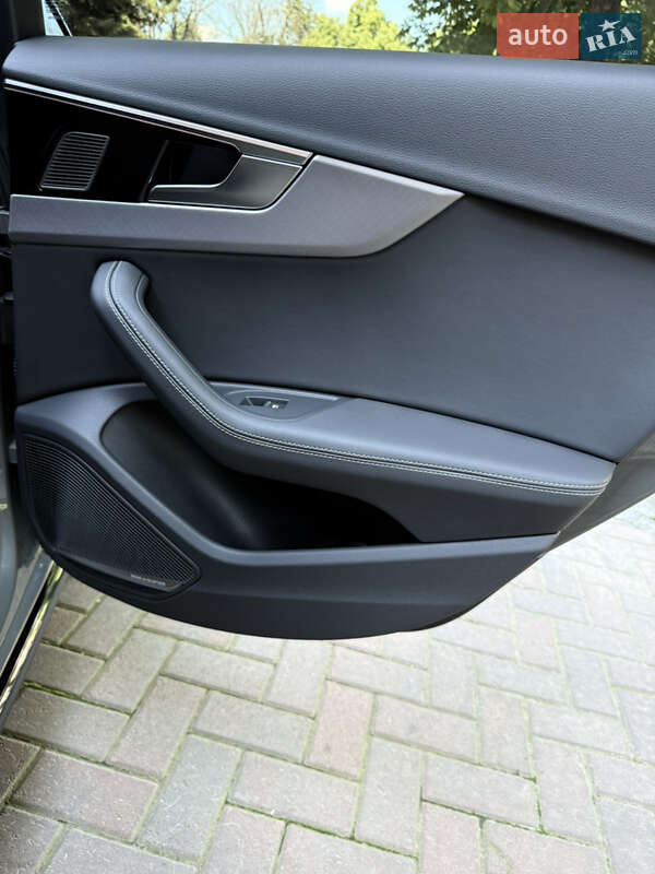 Седан Audi A4 2023 в Киеве