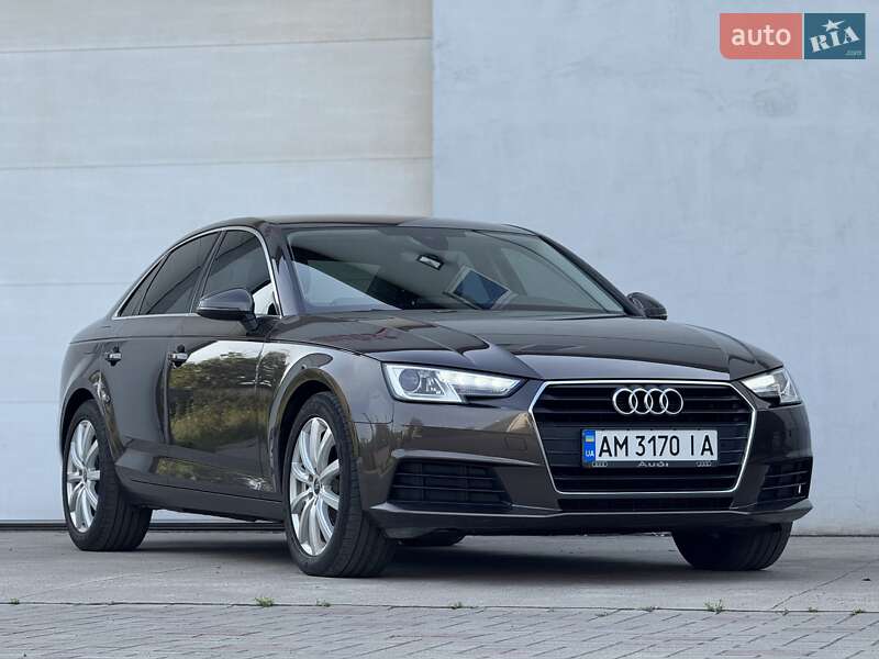Седан Audi A4 2016 в Сарнах