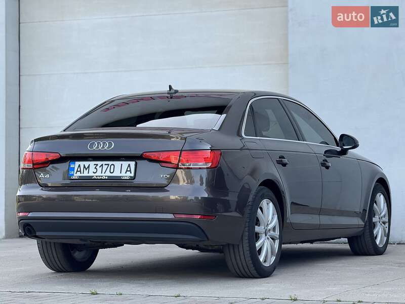 Седан Audi A4 2016 в Сарнах