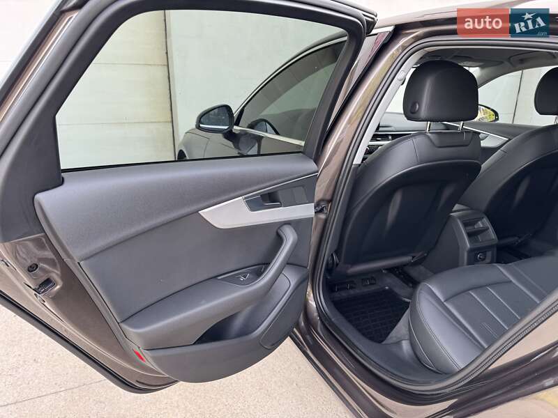 Седан Audi A4 2016 в Сарнах