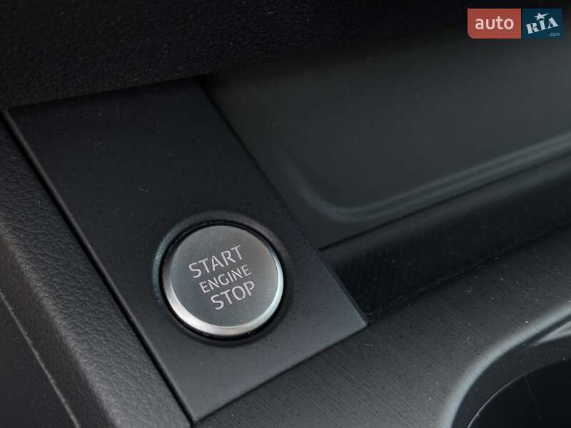 Седан Audi A4 2016 в Сарнах