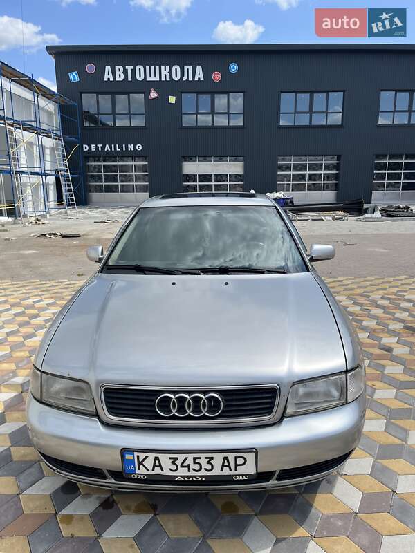 Седан Audi A4 1995 в 