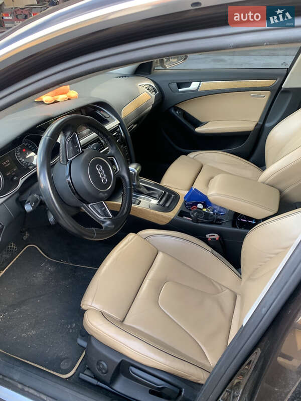 Седан Audi A4 2013 в Кривом Роге