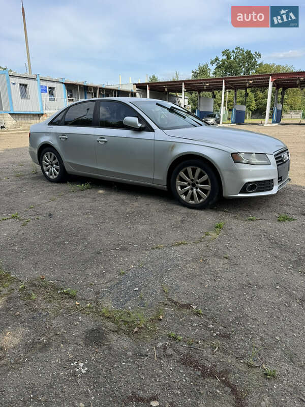 Седан Audi A4 2011 в Луцке