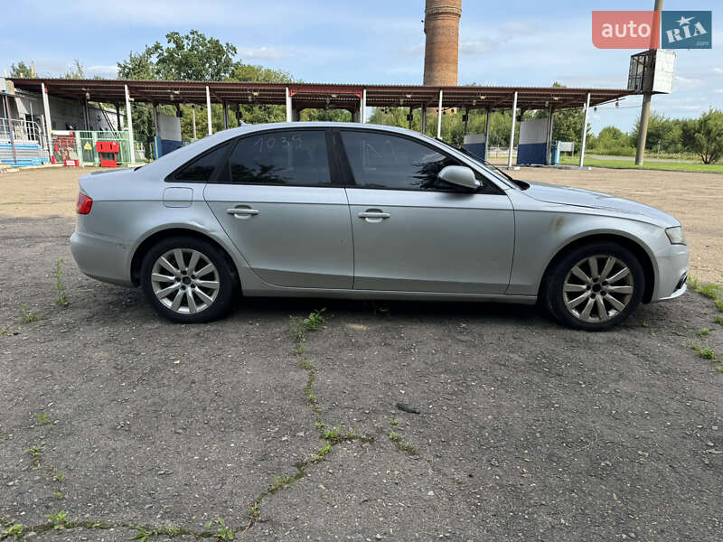 Седан Audi A4 2011 в Луцке