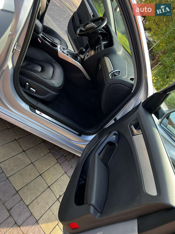 Седан Audi A4 2015 в Жовкве