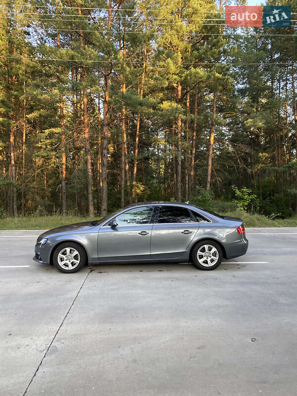 Седан Audi A4 2011 в Славуте