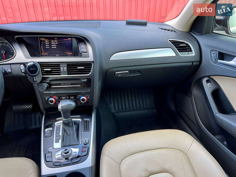 Седан Audi A4 2012 в Киеве