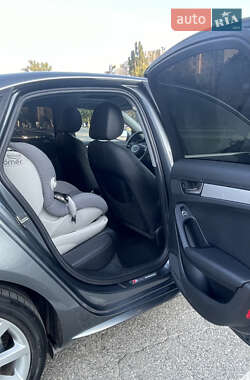 Седан Audi A4 2013 в 