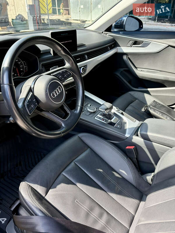 Седан Audi A4 2015 в Киеве