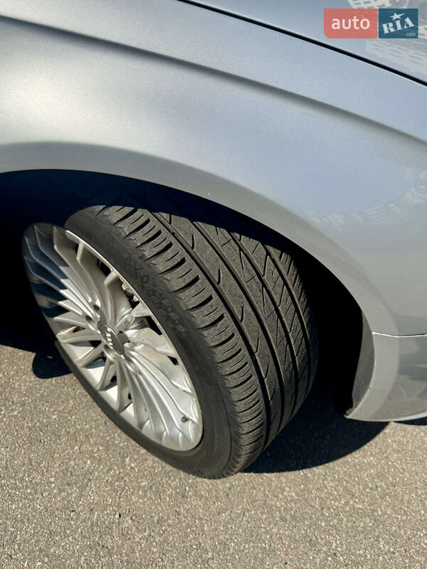 Седан Audi A4 2014 в Харкові