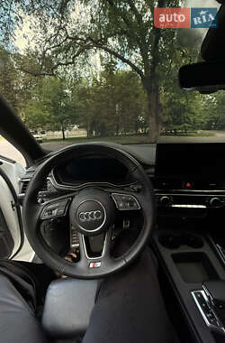 Седан Audi A4 2020 в 