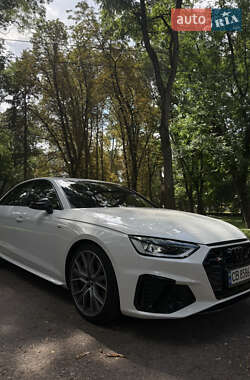 Седан Audi A4 2020 в 