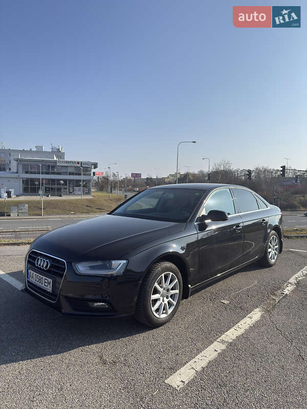 Седан Audi A4 2013 в Киеве
