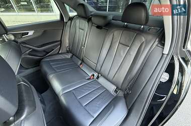 Седан Audi A4 2019 в 
