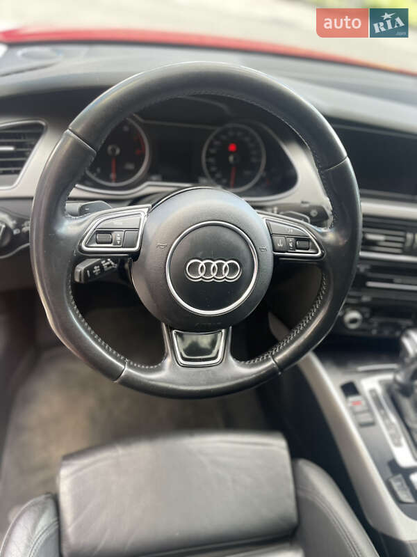 Седан Audi A4 2013 в Львове