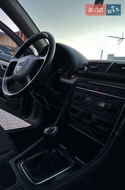 Седан Audi A4 2004 в 