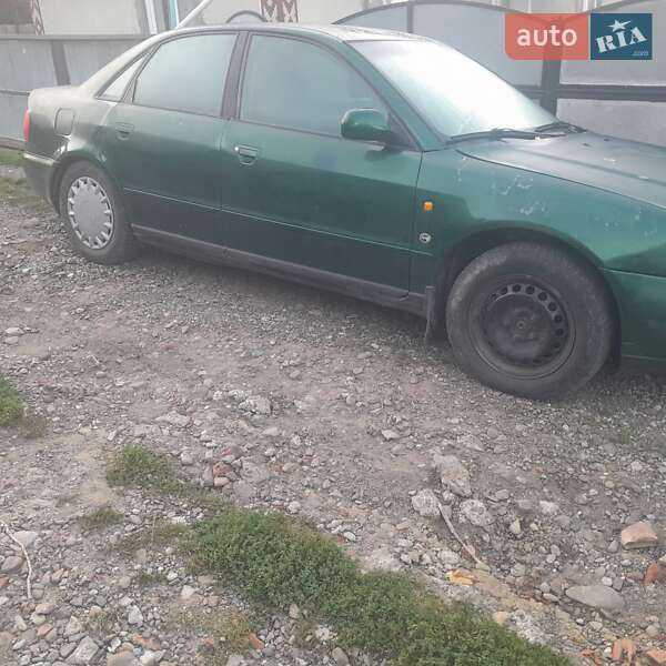 Седан Audi A4 1997 в Заставной