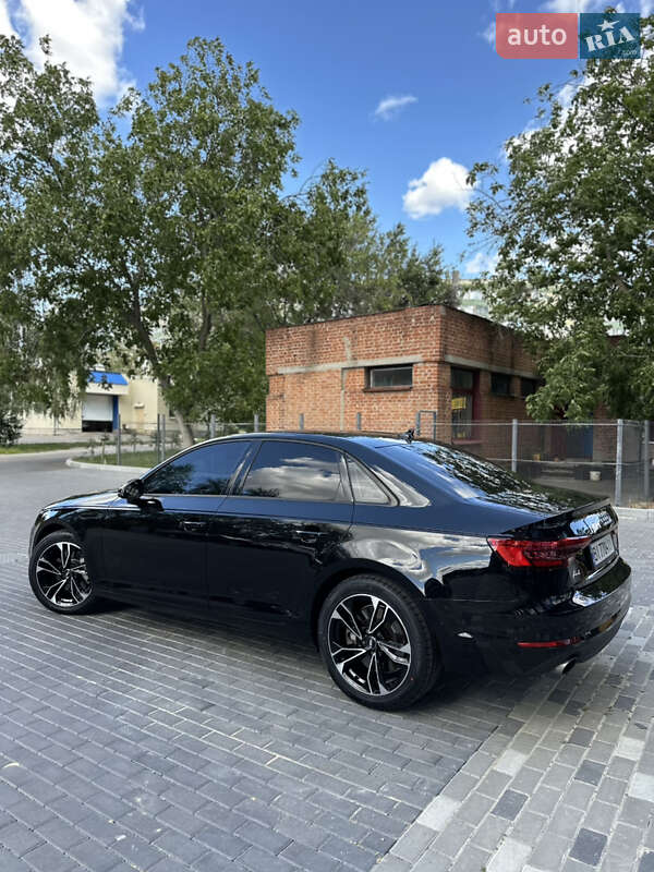 Седан Audi A4 2016 в Полтаве