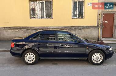 Седан Audi A4 1996 в 