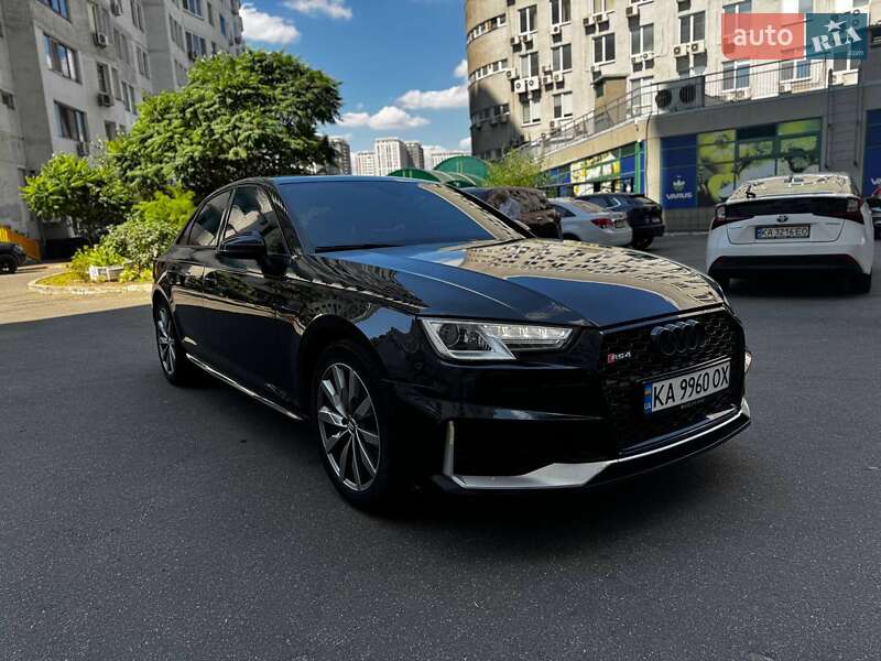 Седан Audi A4 2018 в Киеве