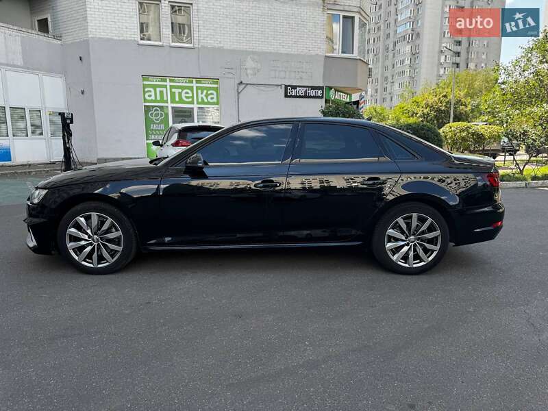 Седан Audi A4 2018 в Киеве