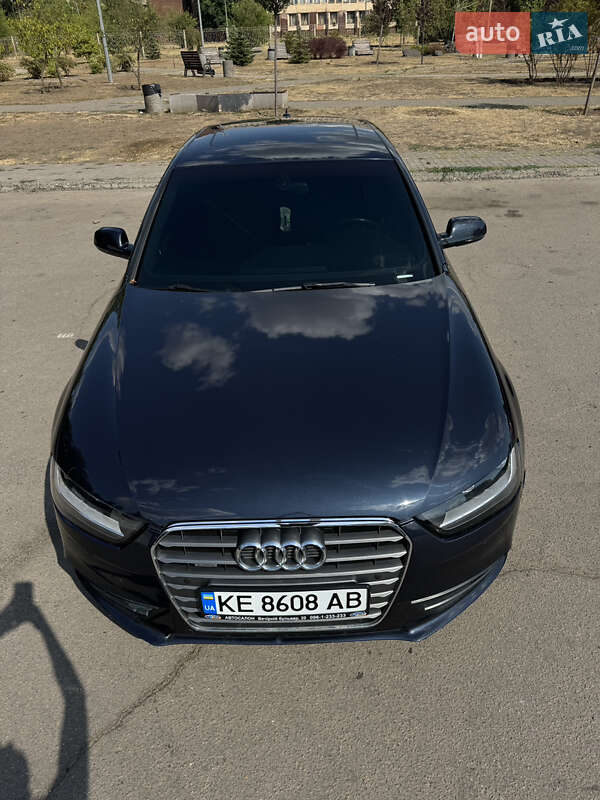 Седан Audi A4 2013 в Кривом Роге