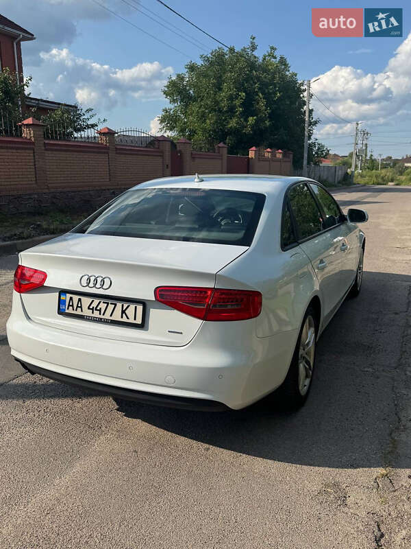 Седан Audi A4 2014 в Киеве
