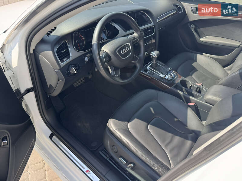 Седан Audi A4 2014 в Ровно